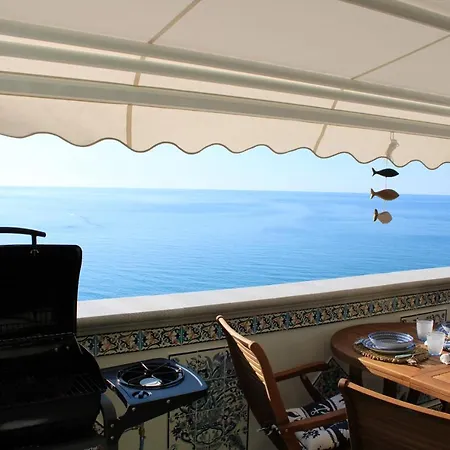 Seaside شقة